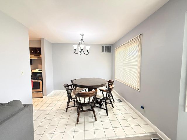 3108 Roberts Drive 6, Woodridge, IL 60517