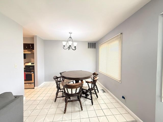 3108 Roberts Drive 6, Woodridge, IL 60517