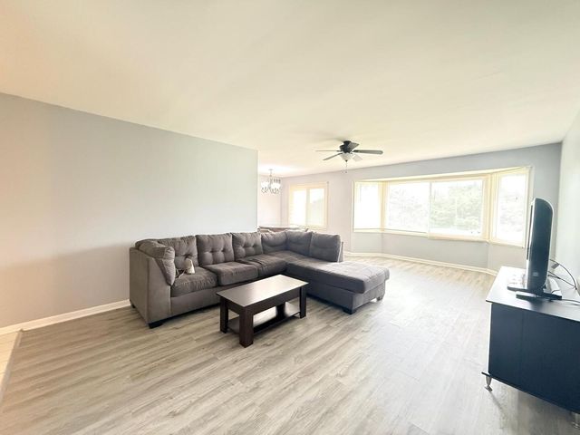 3108 Roberts Drive 6, Woodridge, IL 60517