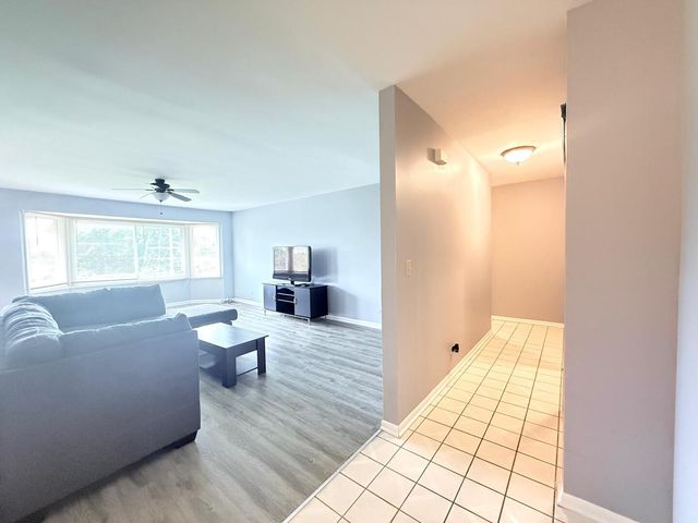 3108 Roberts Drive 6, Woodridge, IL 60517