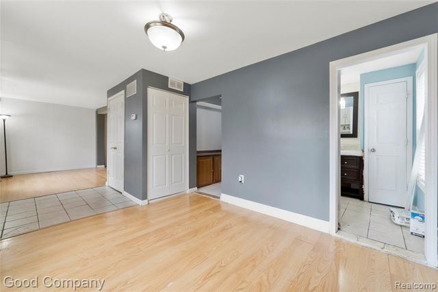 21560 Collingham Avenue, Farmington, MI 48336