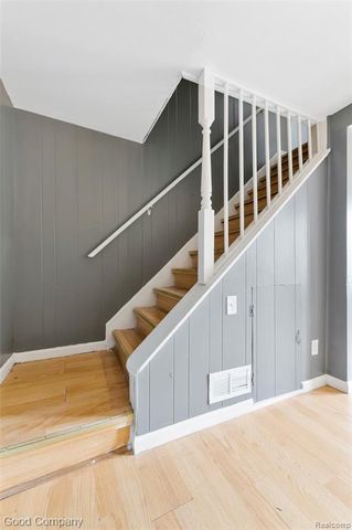 21560 Collingham Avenue, Farmington, MI 48336