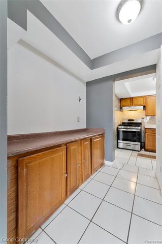 21560 Collingham Avenue, Farmington, MI 48336