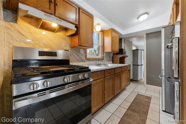 21560 Collingham Avenue, Farmington, MI 48336