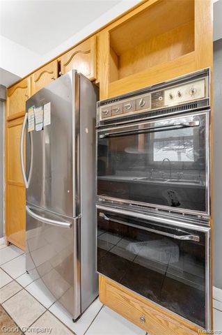 21560 Collingham Avenue, Farmington, MI 48336