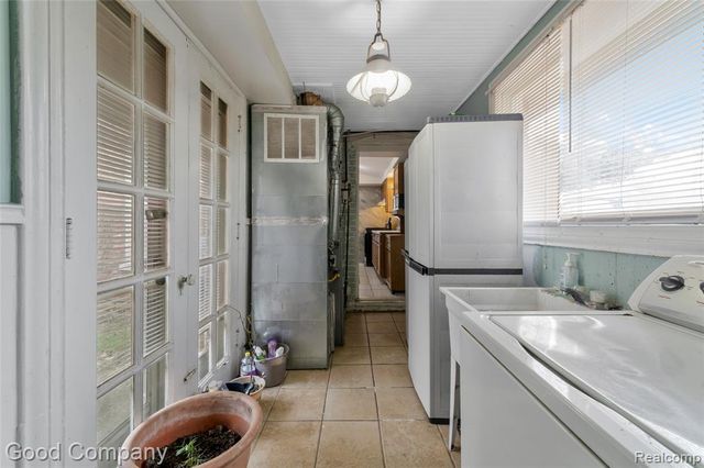 21560 Collingham Avenue, Farmington, MI 48336