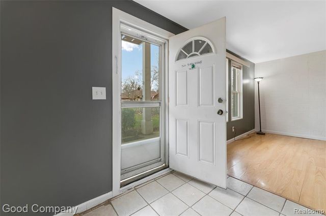 21560 Collingham Avenue, Farmington, MI 48336