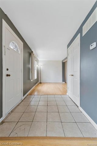 21560 Collingham Avenue, Farmington, MI 48336