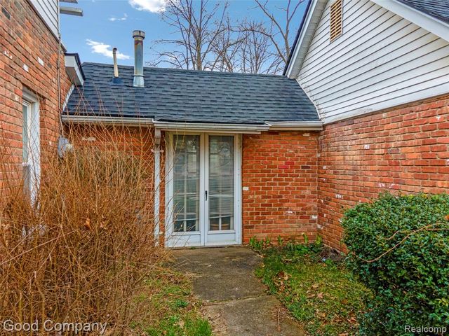 21560 Collingham Avenue, Farmington, MI 48336