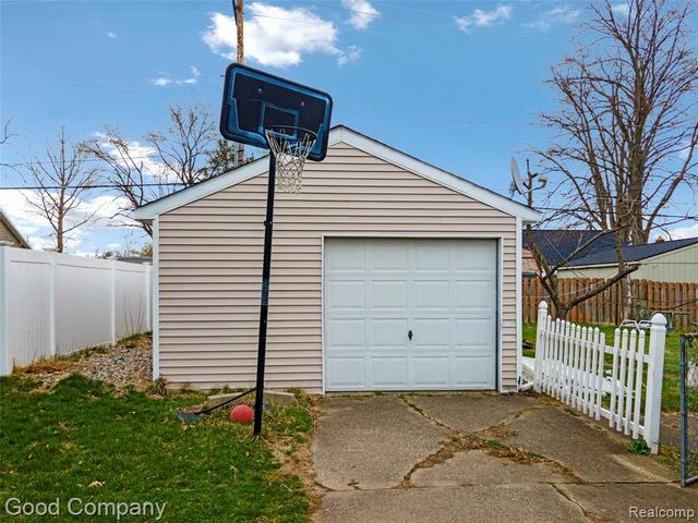 21560 Collingham Avenue, Farmington, MI 48336