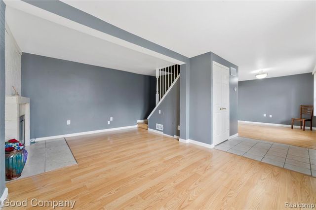 21560 Collingham Avenue, Farmington, MI 48336