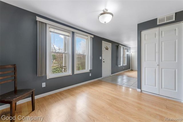 21560 Collingham Avenue, Farmington, MI 48336