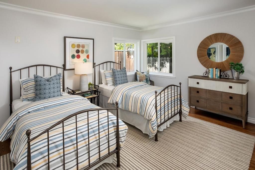 Image 12 of property listing at 3076 Oak Knoll Drive, Redwood City, CA 94062