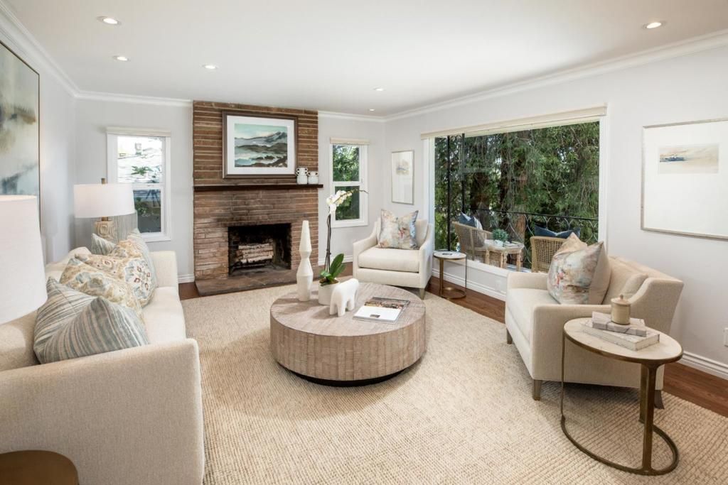 Image 6 of property listing at 3076 Oak Knoll Drive, Redwood City, CA 94062