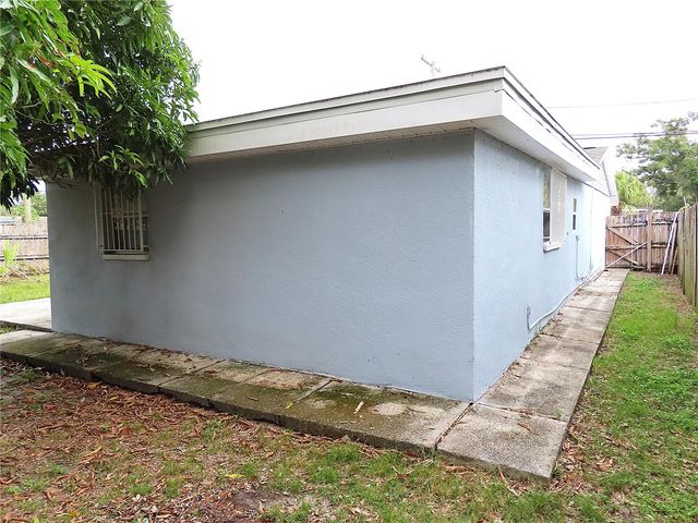 3908 BEECHWOOD BOULEVARD, Tampa, FL 33619