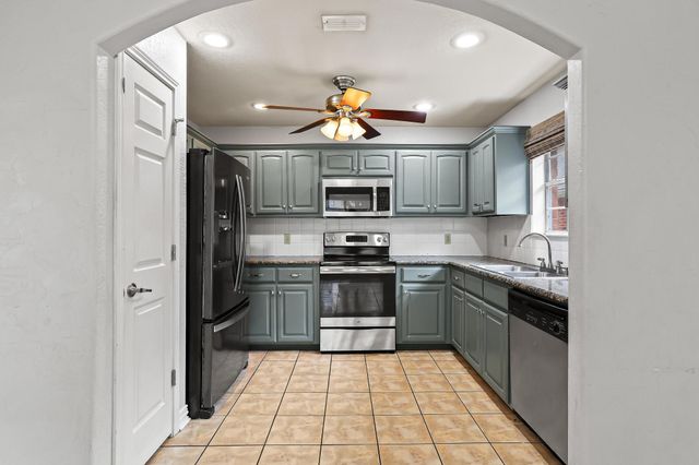 702 Madison Place, Sherman, TX 75092