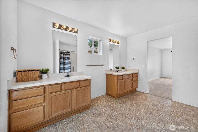 17823 Silver Creek Avenue E, Puyallup, WA 98375