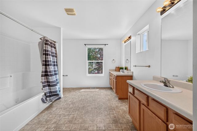 17823 Silver Creek Avenue E, Puyallup, WA 98375