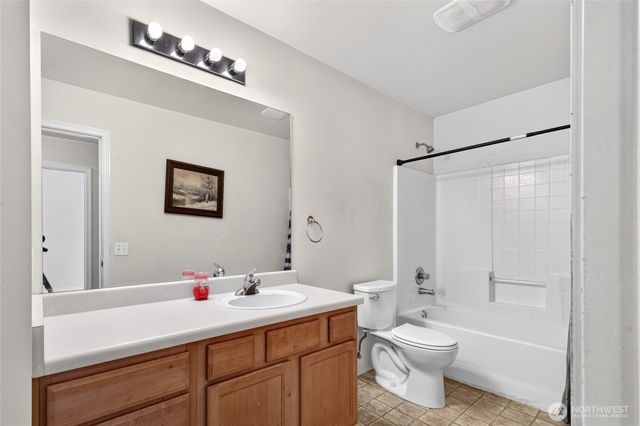 17823 Silver Creek Avenue E, Puyallup, WA 98375