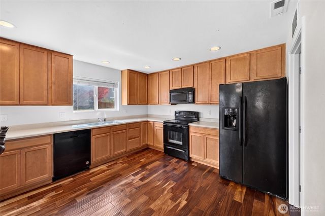 17823 Silver Creek Avenue E, Puyallup, WA 98375