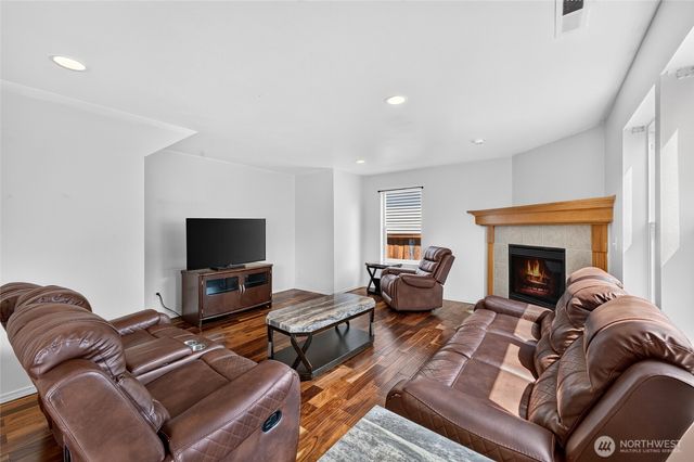 17823 Silver Creek Avenue E, Puyallup, WA 98375