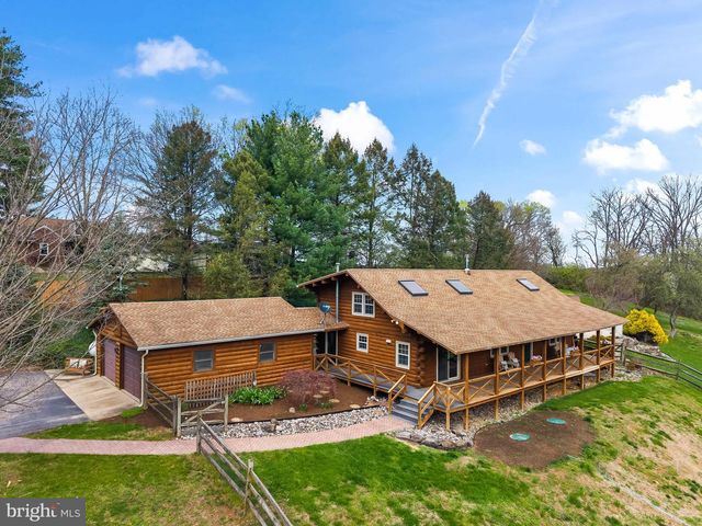1570 WOODBERRY RD, York, PA 17408