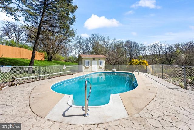 1570 WOODBERRY RD, York, PA 17408