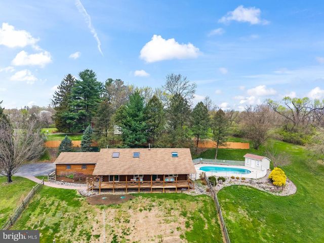 1570 WOODBERRY RD, York, PA 17408