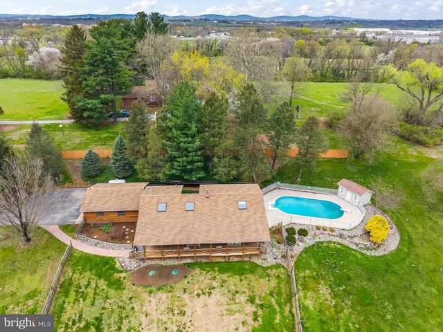 1570 WOODBERRY RD, York, PA 17408