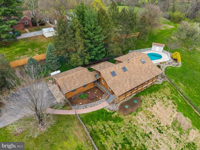 1570 WOODBERRY RD, York, PA 17408