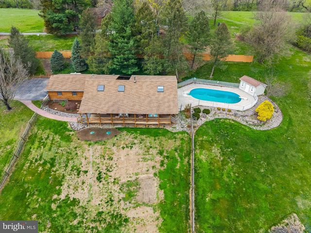 1570 WOODBERRY RD, York, PA 17408