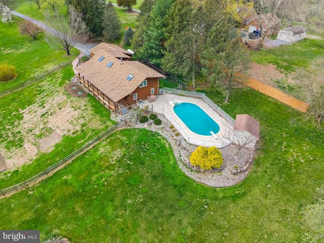 1570 WOODBERRY RD, York, PA 17408