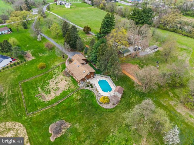 1570 WOODBERRY RD, York, PA 17408