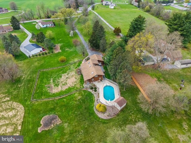 1570 WOODBERRY RD, York, PA 17408