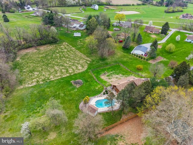 1570 WOODBERRY RD, York, PA 17408
