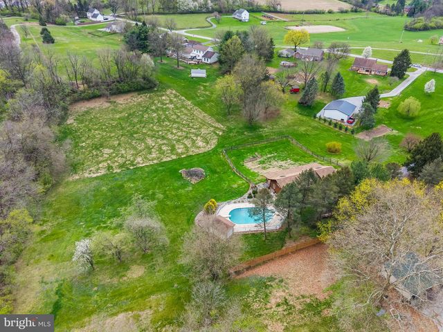 1570 WOODBERRY RD, York, PA 17408