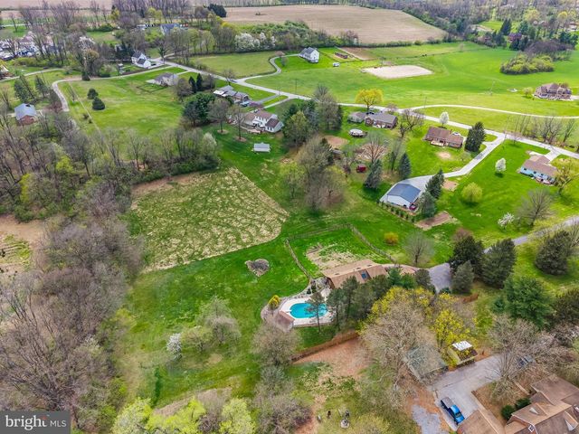 1570 WOODBERRY RD, York, PA 17408