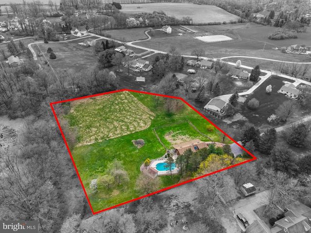 1570 WOODBERRY RD, York, PA 17408