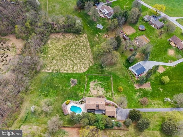 1570 WOODBERRY RD, York, PA 17408