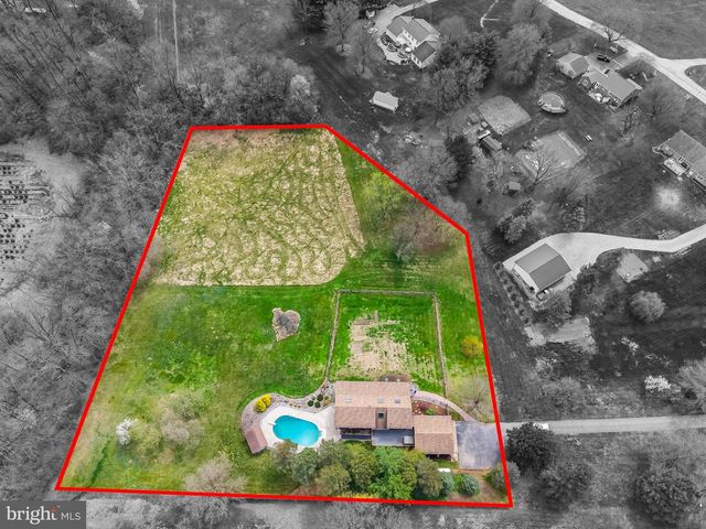 1570 WOODBERRY RD, York, PA 17408