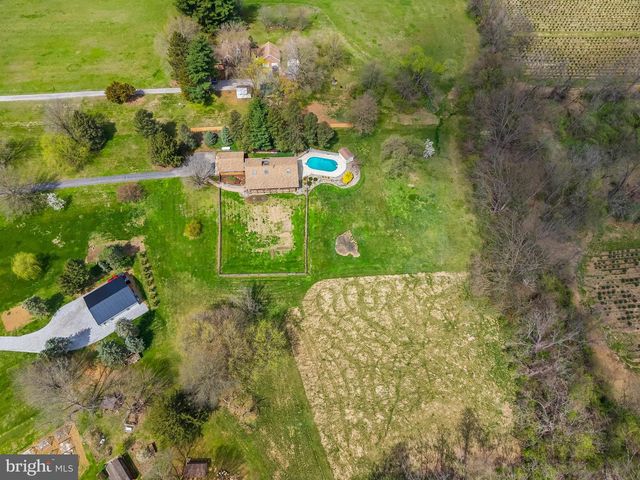 1570 WOODBERRY RD, York, PA 17408