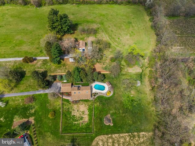 1570 WOODBERRY RD, York, PA 17408