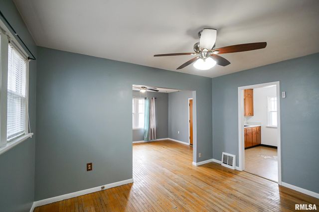 2709 N CALIFORNIA Avenue, Peoria, IL 61603