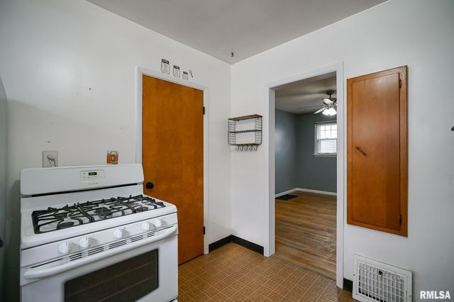 2709 N CALIFORNIA Avenue, Peoria, IL 61603