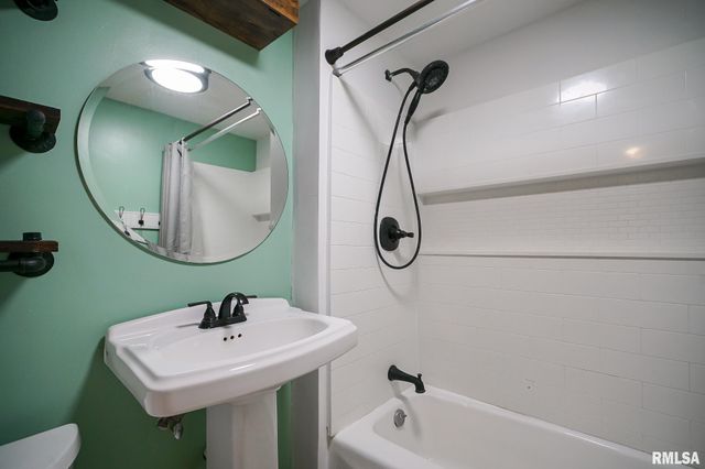 2709 N CALIFORNIA Avenue, Peoria, IL 61603