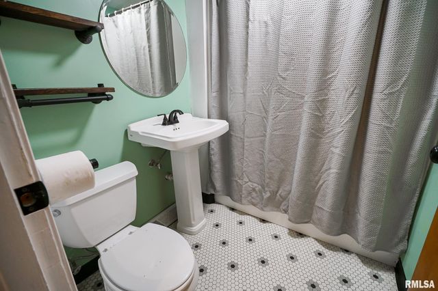 2709 N CALIFORNIA Avenue, Peoria, IL 61603