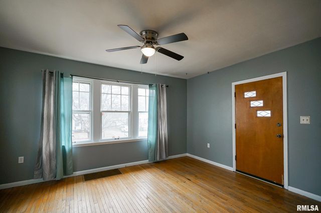 2709 N CALIFORNIA Avenue, Peoria, IL 61603