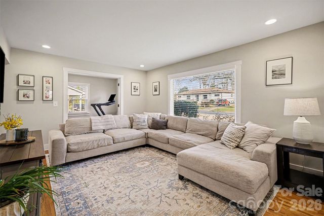 4532 Carriage Drive Circle, Charlotte, NC 28205