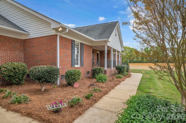 824 N Forest Hills School Road, Marshville, NC 28103