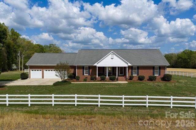 824 N Forest Hills School Road, Marshville, NC 28103